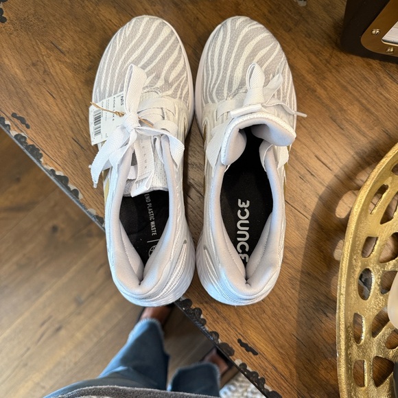 Adidas Edge Lux 5 Running Women Sneakers - White with Gold Stripes size 7 1/2 - Picture 8 of 9